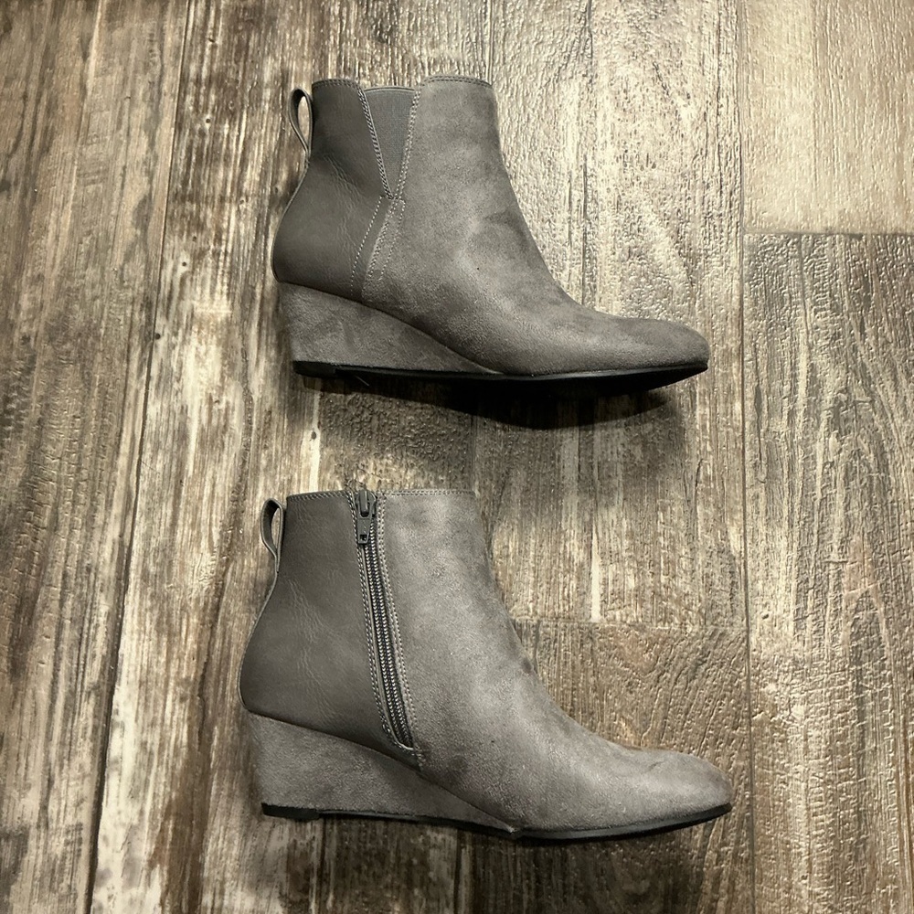 Croft and Barrow Women's Gray Wedge Ankle Boots Size 7 - Picture 2 of 12